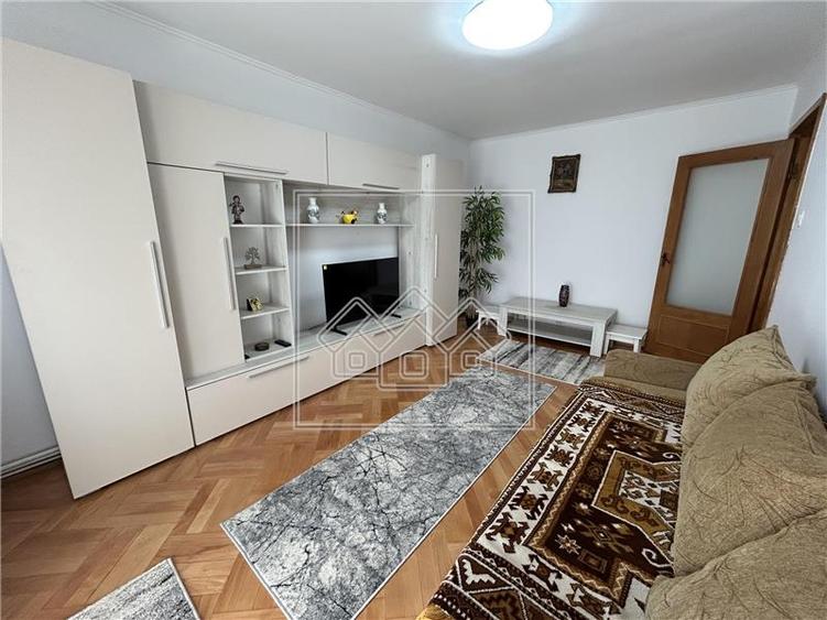 Apartament cu 3 camere decomandat în Sub Arini