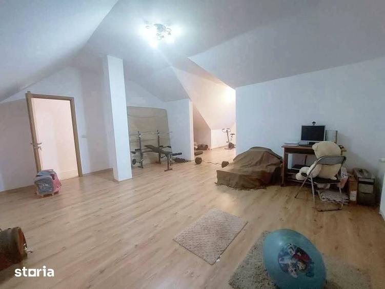Casă cu 5 camere cu Teren 226 Mp în Fundeni