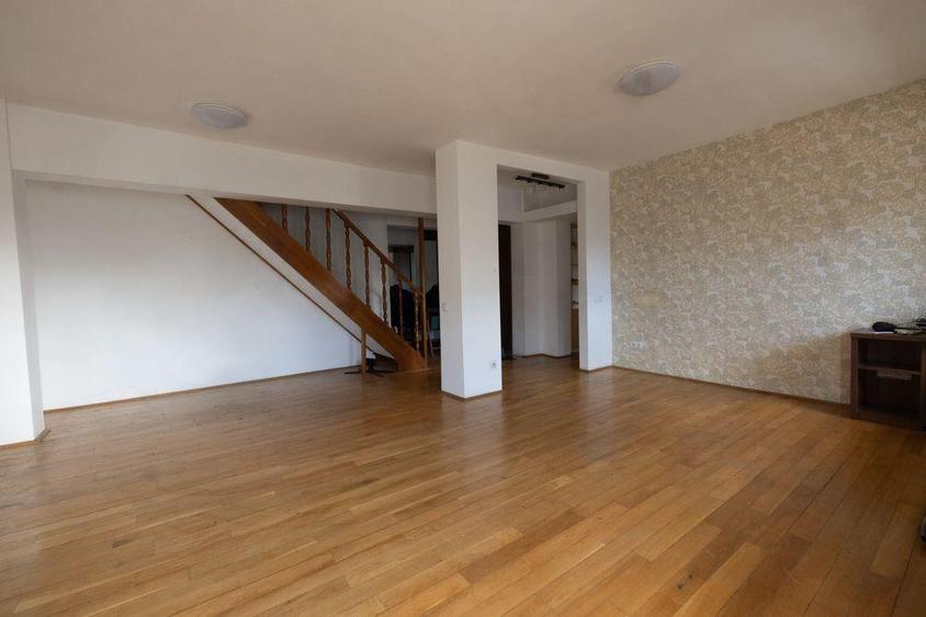 Apartament cu 4 camere decomandat în Palat