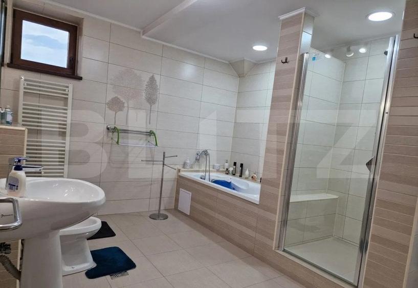 Casă individuală cu 11 camere cu Teren 906 Mp în Brașovul Vechi