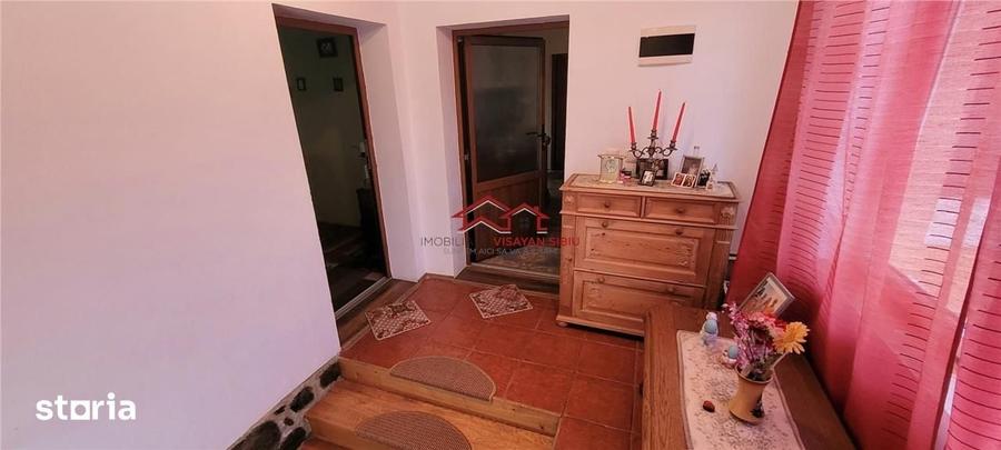 Casă cu 5 camere semidecomandat cu Teren 3190 Mp în Gârbova