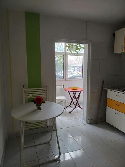 Apartament cu 3 camere decomandat în Nicolina