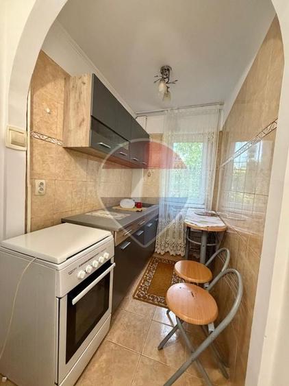 Apartament cu 2 camere semidecomandat, mobilat în Sud