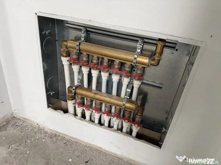 Casă cu 7 camere cu Teren 615 Mp în Est