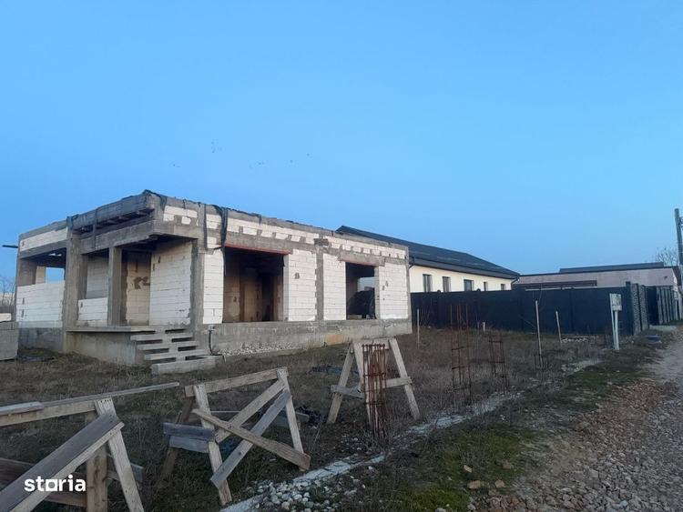 Casă cu 4 camere cu Teren 404 Mp în Malu Mare