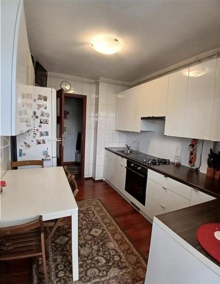 Apartament cu 4 camere decomandat, mobilat în Apărătorii Patriei