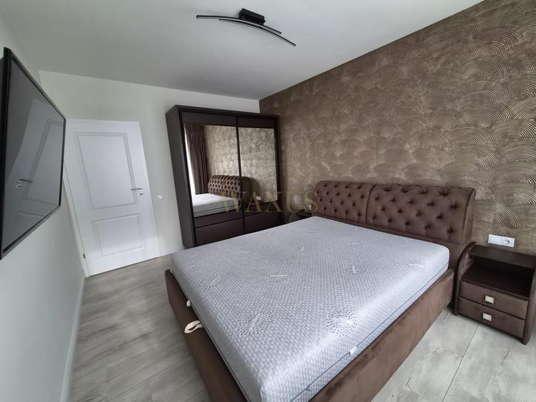 Apartament cu 4 camere semidecomandat în Florești