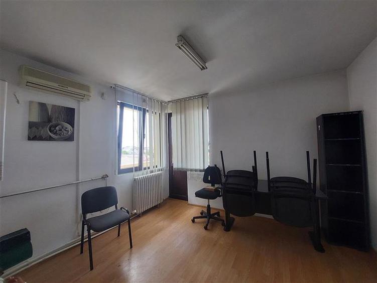 Casă individuală cu 18 camere cu Canalizare în Grădiște