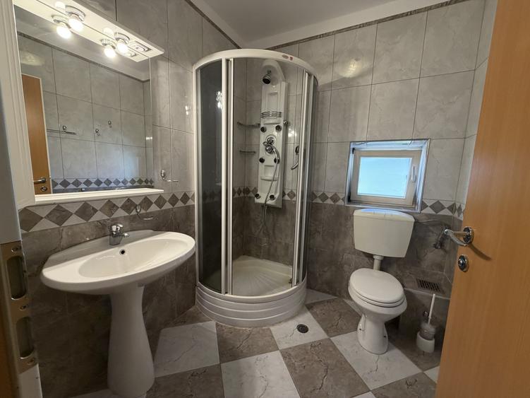 Casă individuală cu 6 camere cu Canalizare în Mănăștur