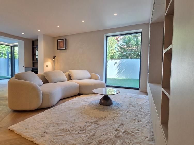 Apartament cu 4 camere decomandat în Iancu Nicolae
