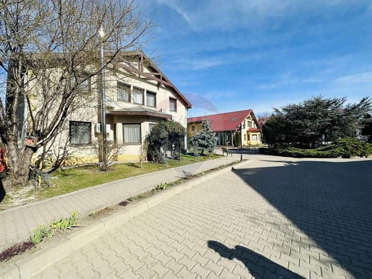 Duplex cu 5 camere cu Teren 180 Mp în Sud