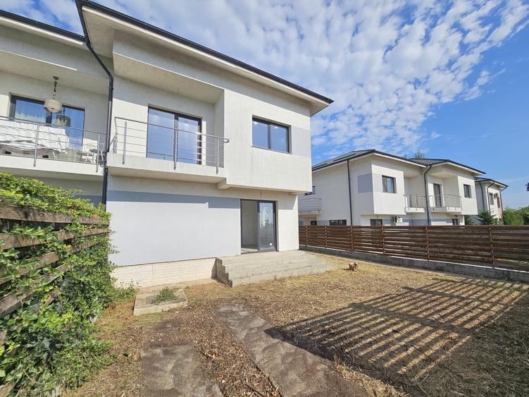 Duplex cu 5 camere cu Canalizare în Chiajna