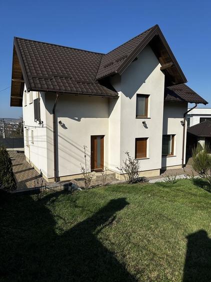 Casă cu 4 camere în Central