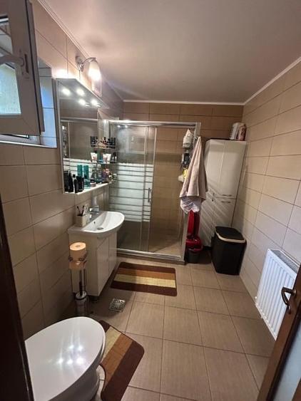 Casă individuală cu 3 camere cu Canalizare în Central