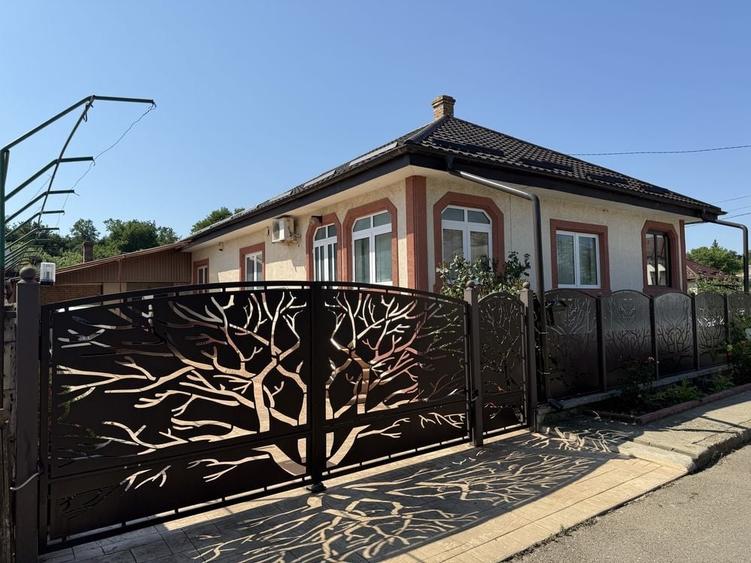 Casă cu 4 camere în Târgu Frumos