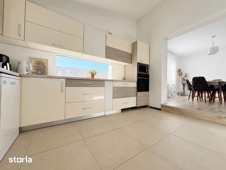 Casă cu 5 camere cu Teren 504 Mp în Sânmihaiu Român