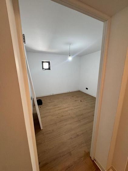 Apartament cu 3 camere nedecomandat în Unirii Sud