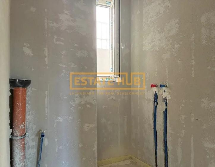 Apartament cu 4 camere semidecomandat în Central