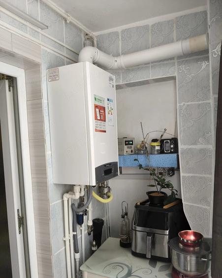 Apartament cu 2 camere decomandat în CET