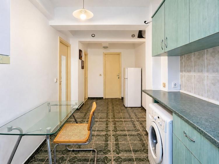 Apartament cu 2 camere decomandat, mobilat în Central