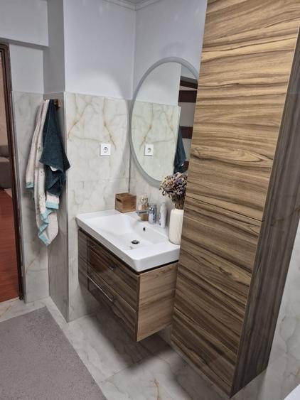 Apartament cu 3 camere semidecomandat, mobilat în Bucureștii Noi