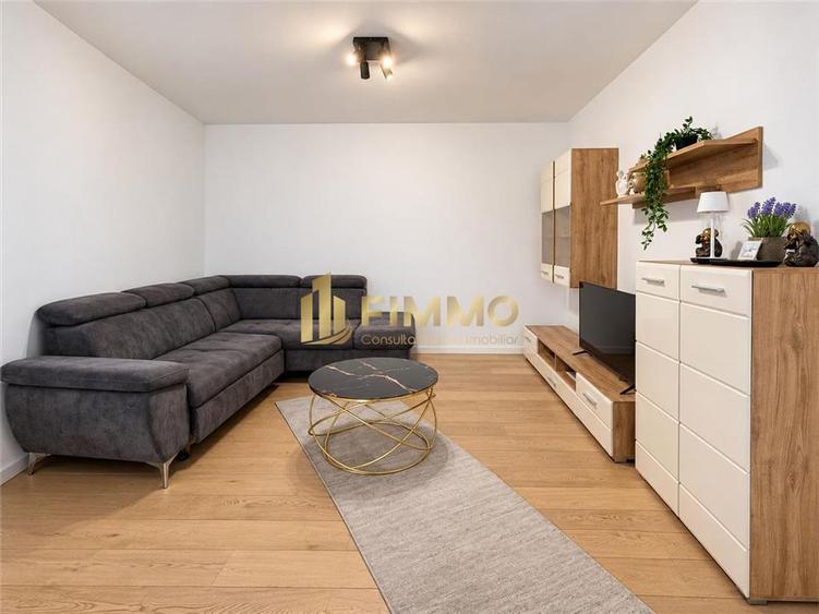 Apartament cu 3 camere semidecomandat, mobilat în Central