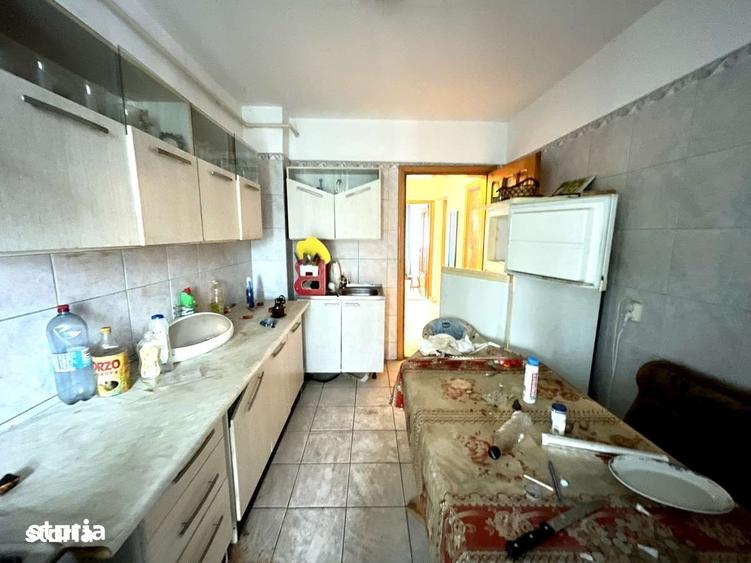 Apartament cu 3 camere decomandat în Republicii