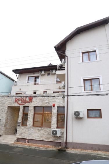 Casă individuală cu 20 camere cu Canalizare în Rahova