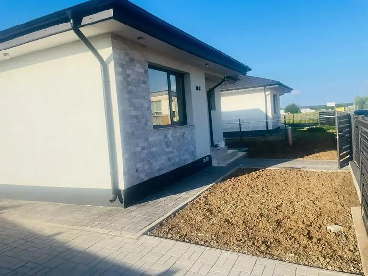 Casă individuală cu 4 camere cu Teren 528 Mp în Tamași