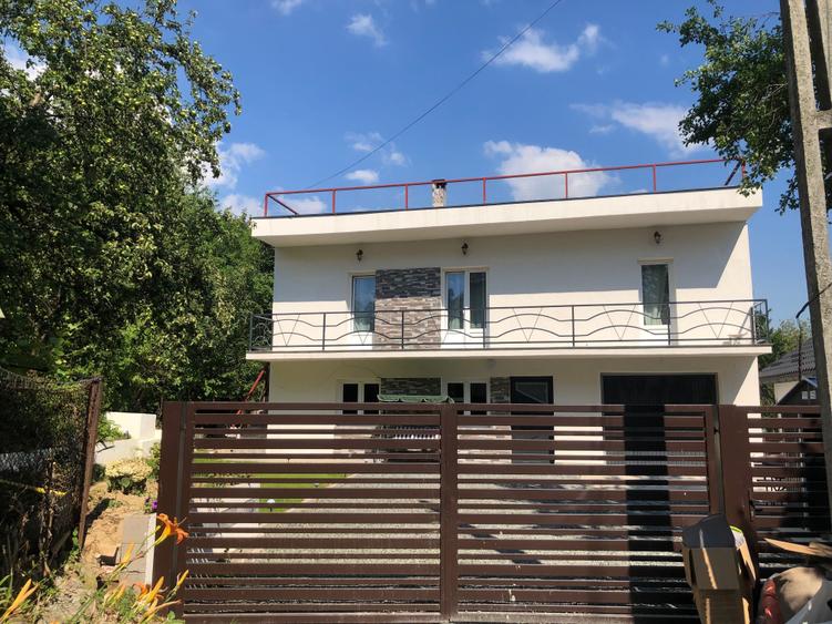 Casă cu 4 camere în Central