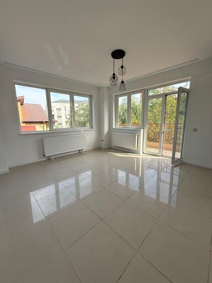 Apartament cu 2 camere semidecomandat în Văcăresti