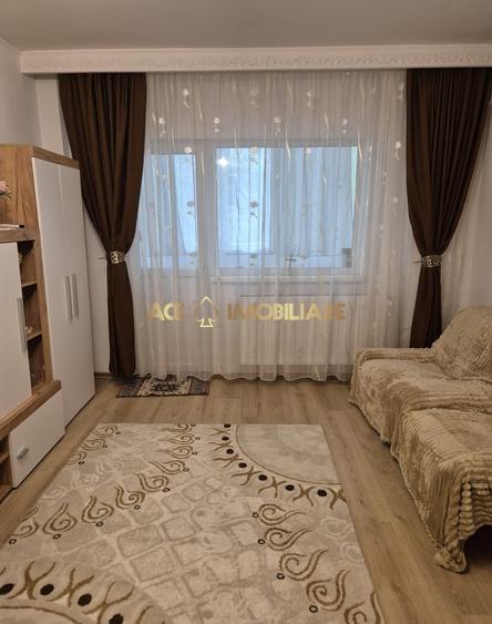 Apartament cu 3 camere semidecomandat, mobilat în Gorjului