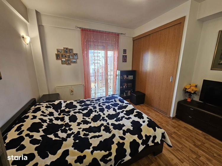 Apartament cu 4 camere decomandat în Aradului