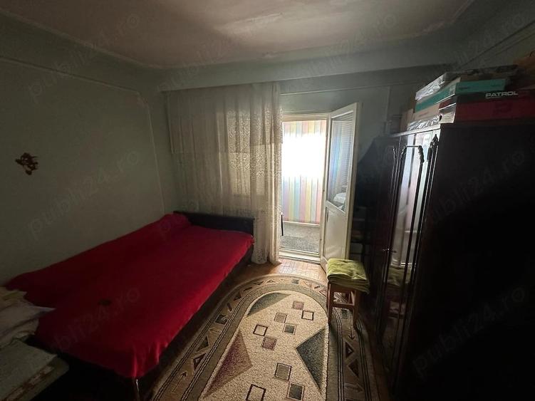 Apartament cu 3 camere decomandat în Sud