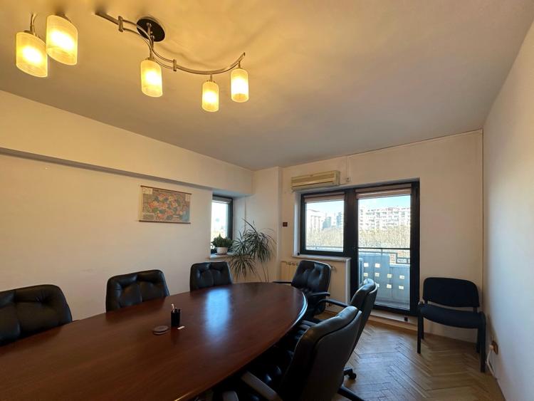 Apartament cu 3 camere decomandat, mobilat în P-ța Unirii