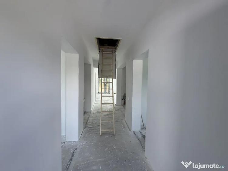 Casă cu 7 camere în Crevedia