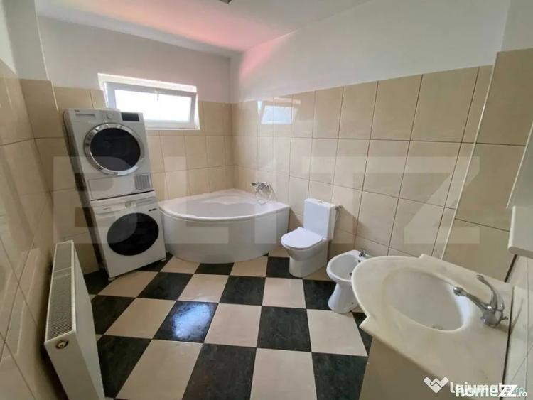 Casă cu 7 camere cu Teren 587 Mp în Valea