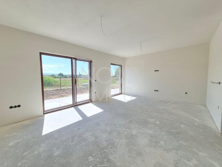 Duplex cu 4 camere cu Canalizare în Șura Mică