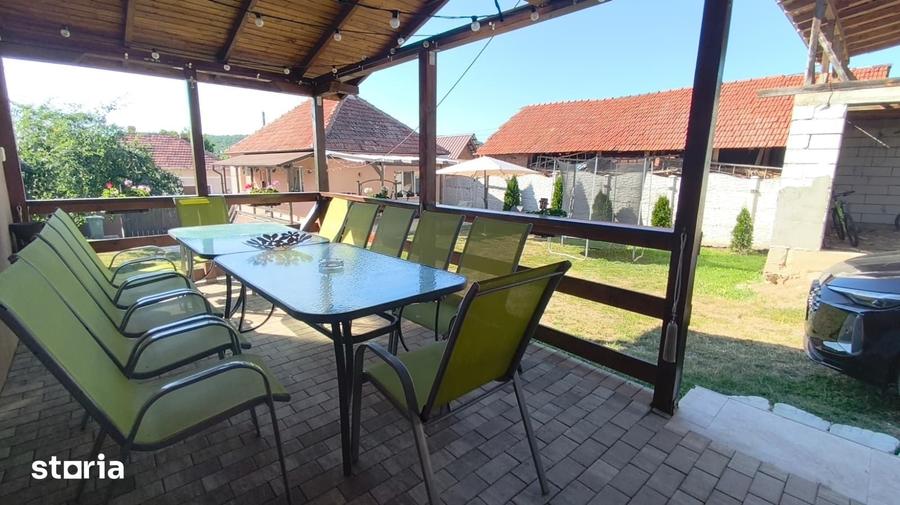 Casă cu 5 camere cu Teren 948 Mp în Central