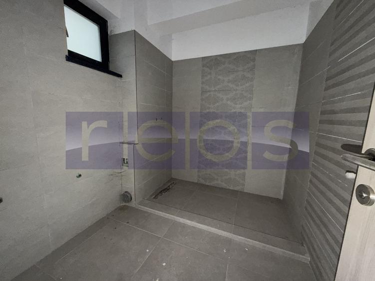 Casă individuală cu 13 camere cu Teren 100 Mp în Vitan