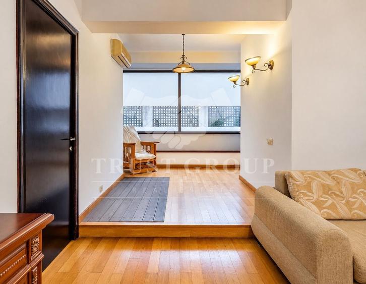 Apartament cu 8 camere decomandat, mobilat în Cotroceni