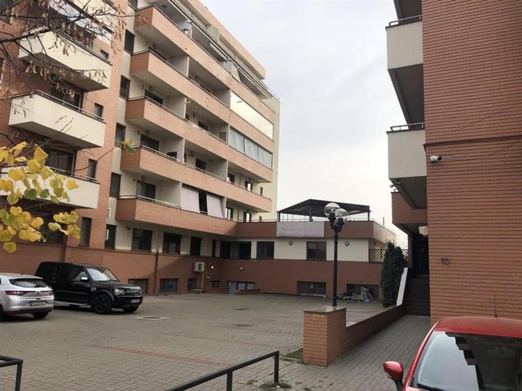 Apartament cu 3 camere decomandat, mobilat în Sisești