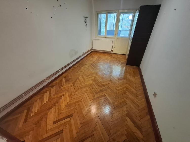 Apartament cu 4 camere decomandat în Aurel Vlaicu