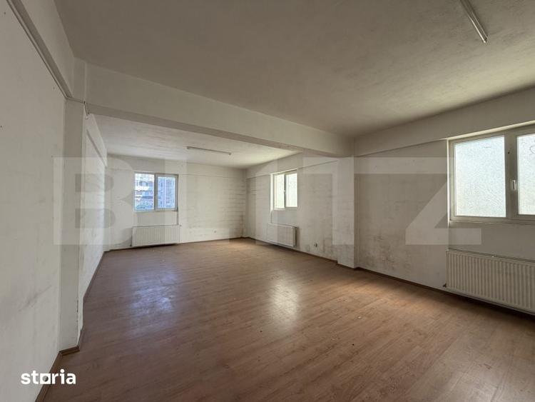 Spațiu comercial, de 550 mp, în Craiovița Nouă