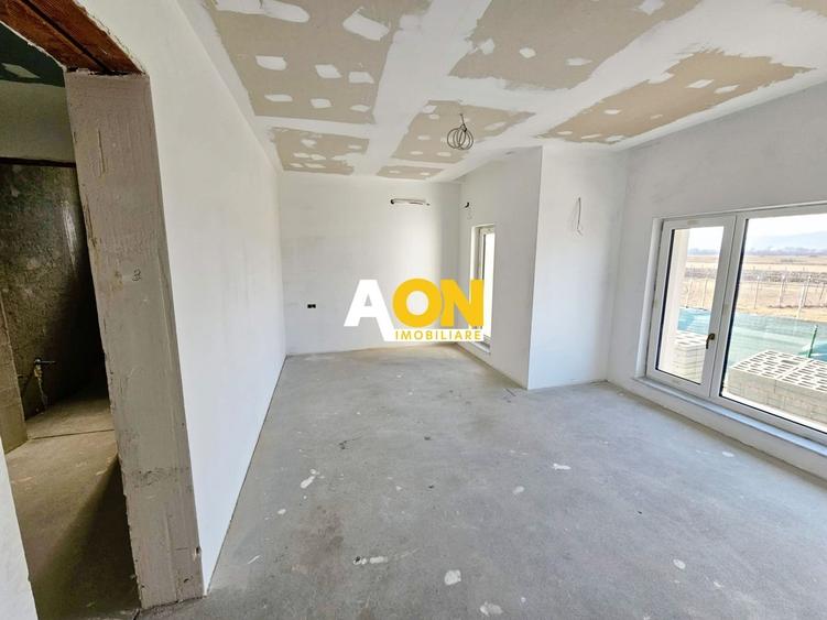 Casă individuală cu 6 camere cu Canalizare în Ciugud