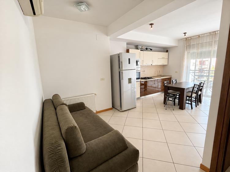 Apartament cu 3 camere decomandat în Torontalului