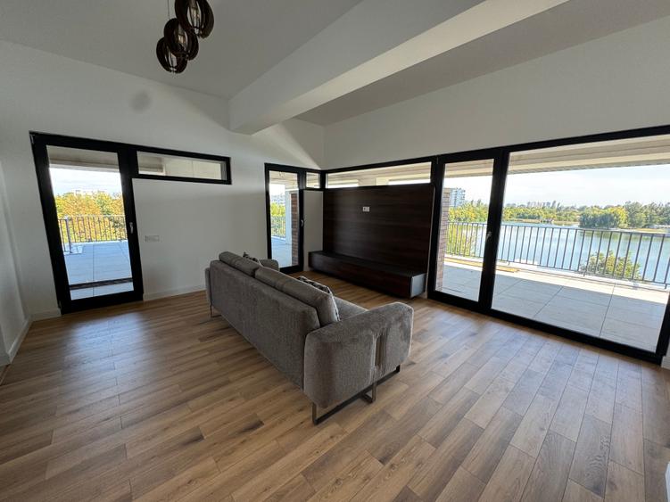 Apartament cu 3 camere decomandat în Sisești
