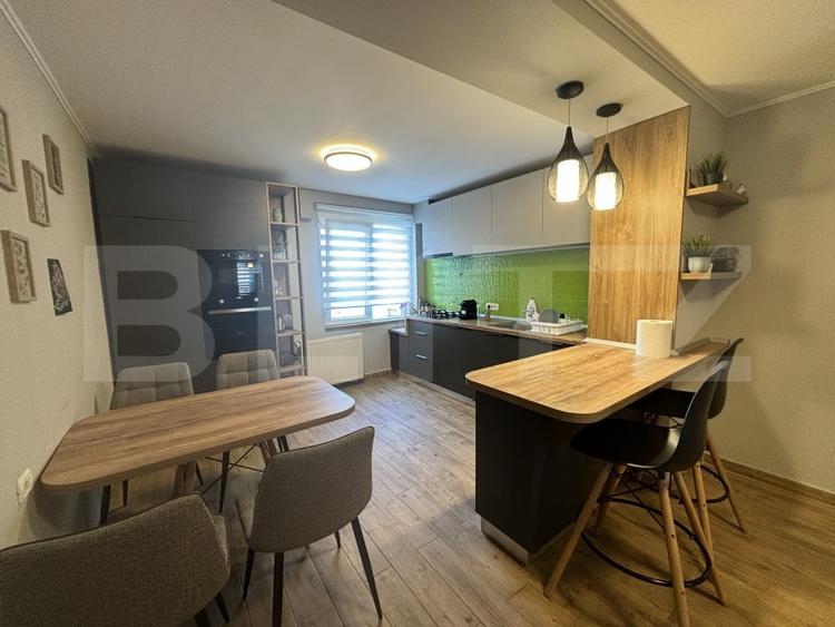 Apartament cu 3 camere semidecomandat, mobilat în Aradului