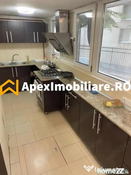 Apartament cu 5 camere decomandat, mobilat în Berceni
