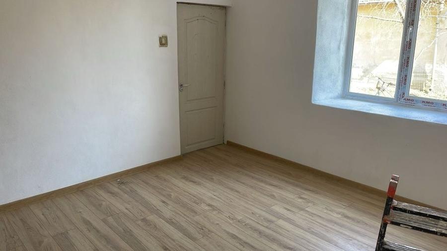 Casă cu 4 camere în Poiana Mare